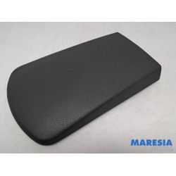 Peugeot - 3008 - Armrest