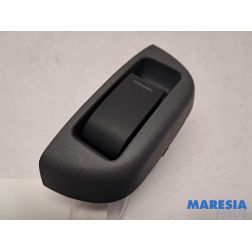 Peugeot - 107 - Multi-functional window switch