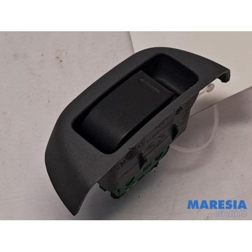 Peugeot - 107 - Multi-functional window switch