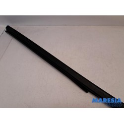 Renault - Trafic - Frontscreen frame