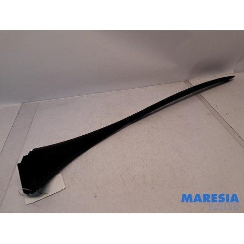 Renault - Trafic - Frontscreen frame