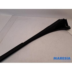 Renault - Trafic - Frontscreen frame