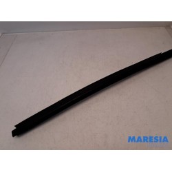 Renault - Trafic - Frontscreen frame