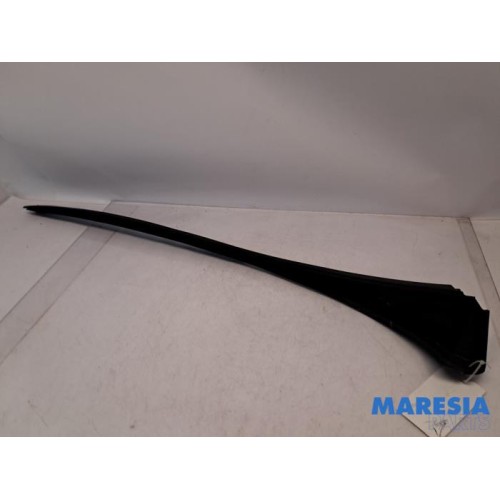 Renault - Trafic - Frontscreen frame