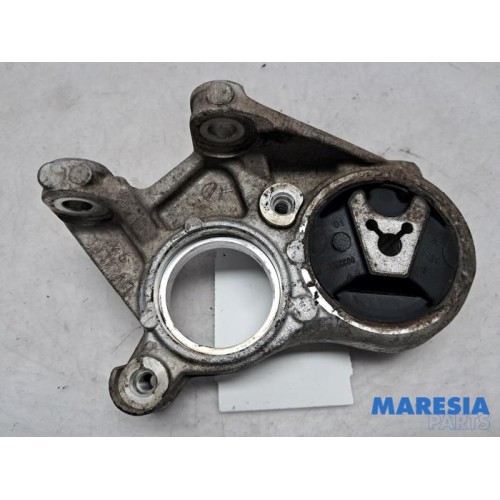 Citroen - C4 - Engine mount