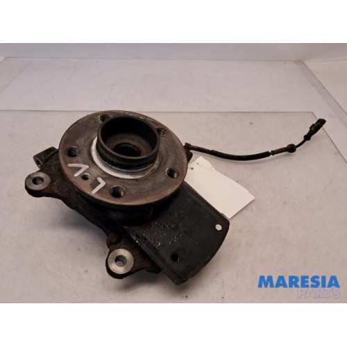Renault - Trafic - Knuckle, front right
