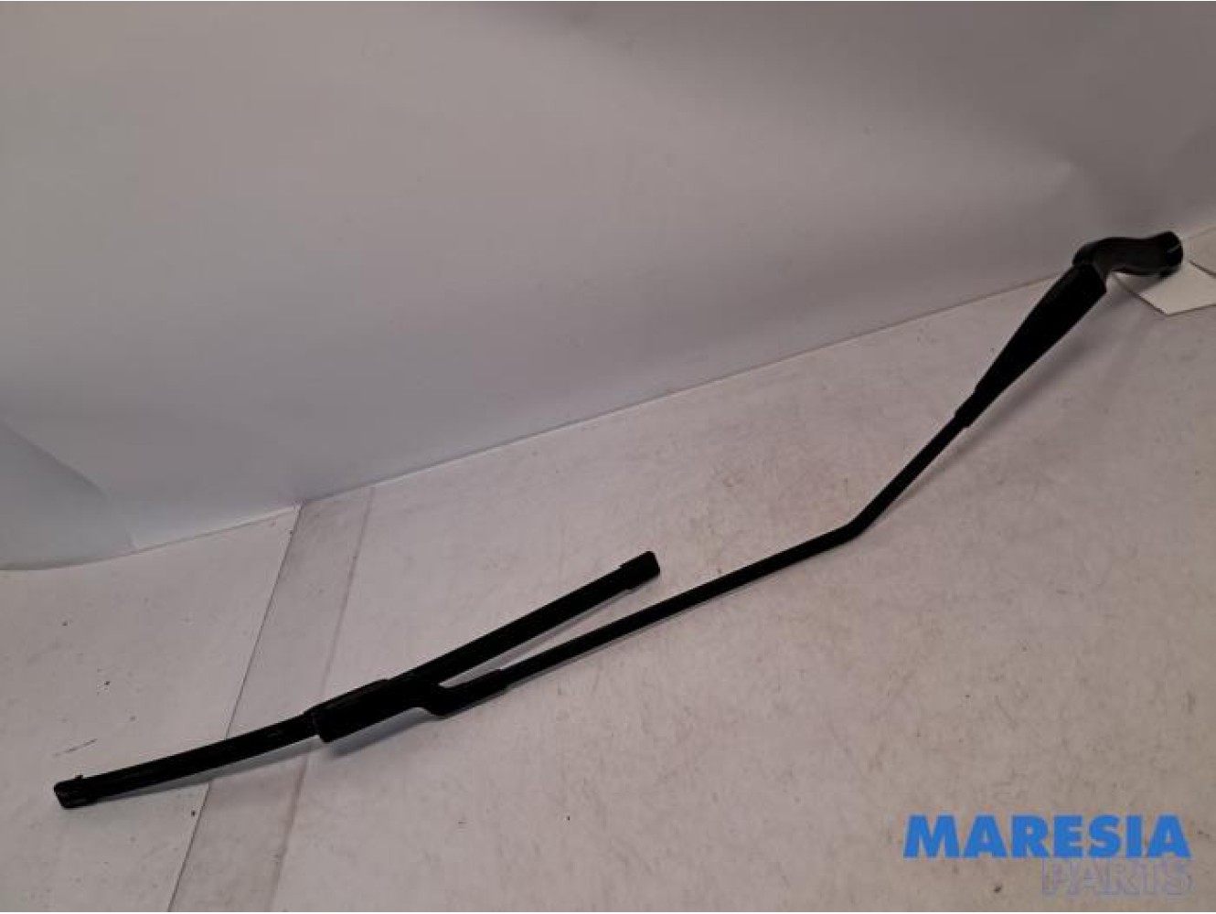 Renault - Trafic - Front wiper arm