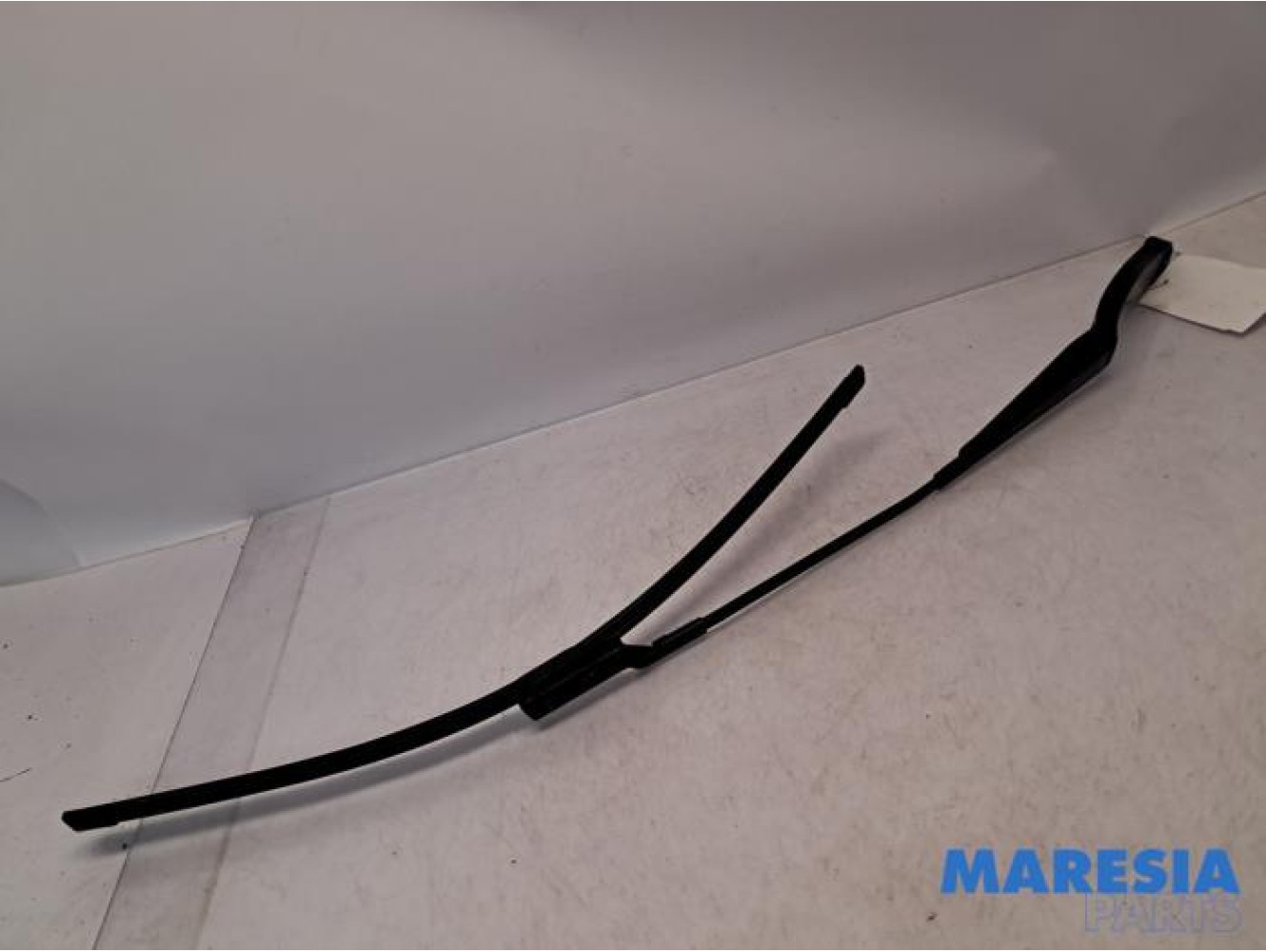 Renault - Trafic - Front wiper arm