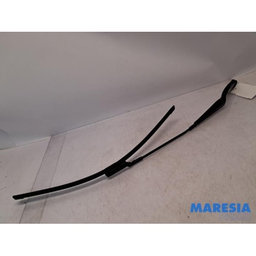 Renault - Trafic - Front wiper arm