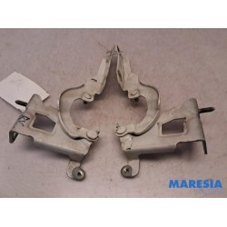 Renault - Trafic - Bonnet Hinge