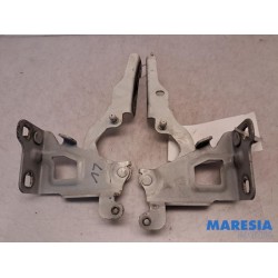 Renault - Trafic - Bonnet Hinge