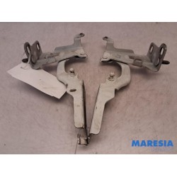 Renault - Trafic - Bonnet Hinge