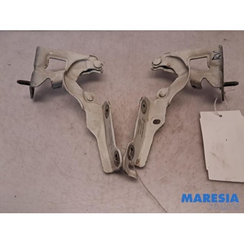 Renault - Trafic - Bonnet Hinge