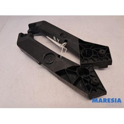 Renault - Trafic - Front part support