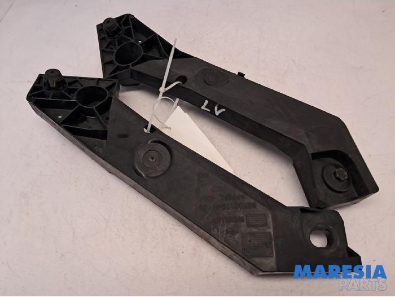 Renault - Trafic - Front part support