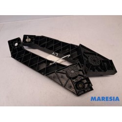 Renault - Trafic - Front part support