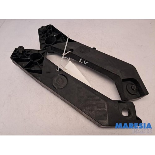 Renault - Trafic - Front part support