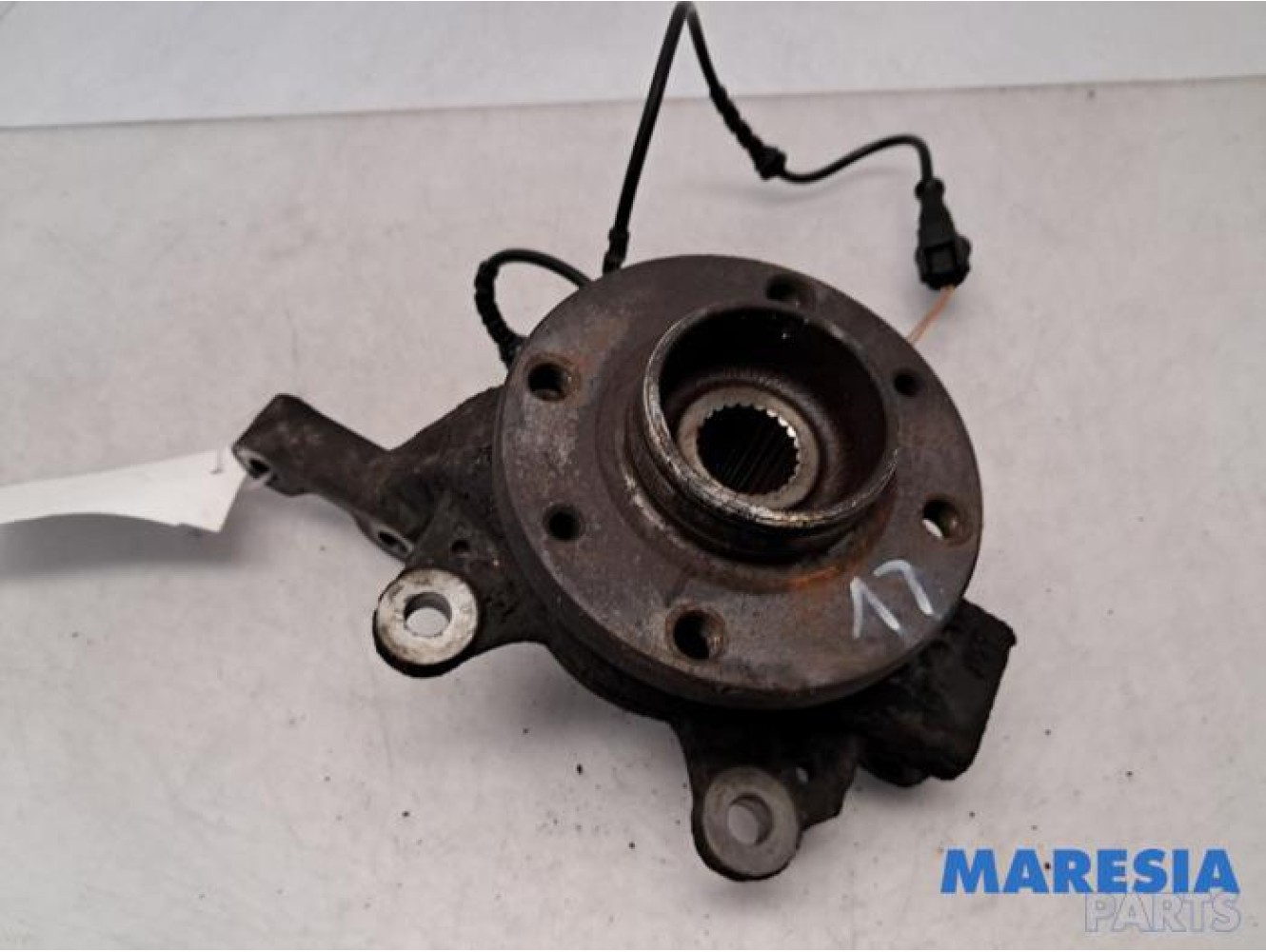 Renault - Clio - Knuckle, front left
