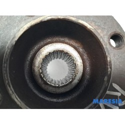 Renault - Clio - Fusee rechts-voor