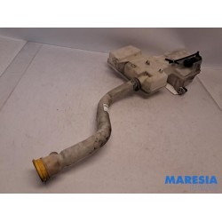 Renault - Trafic - Front windscreen washer reservoir