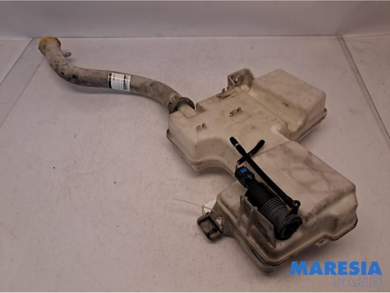 Renault - Trafic - Front windscreen washer reservoir