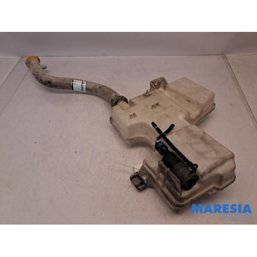 Renault - Trafic - Front windscreen washer reservoir