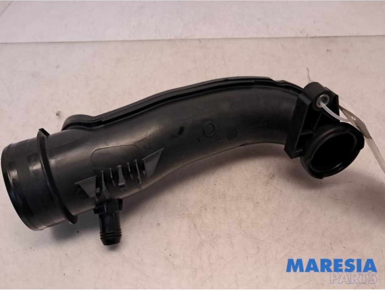 Renault - Trafic - Air intake hose