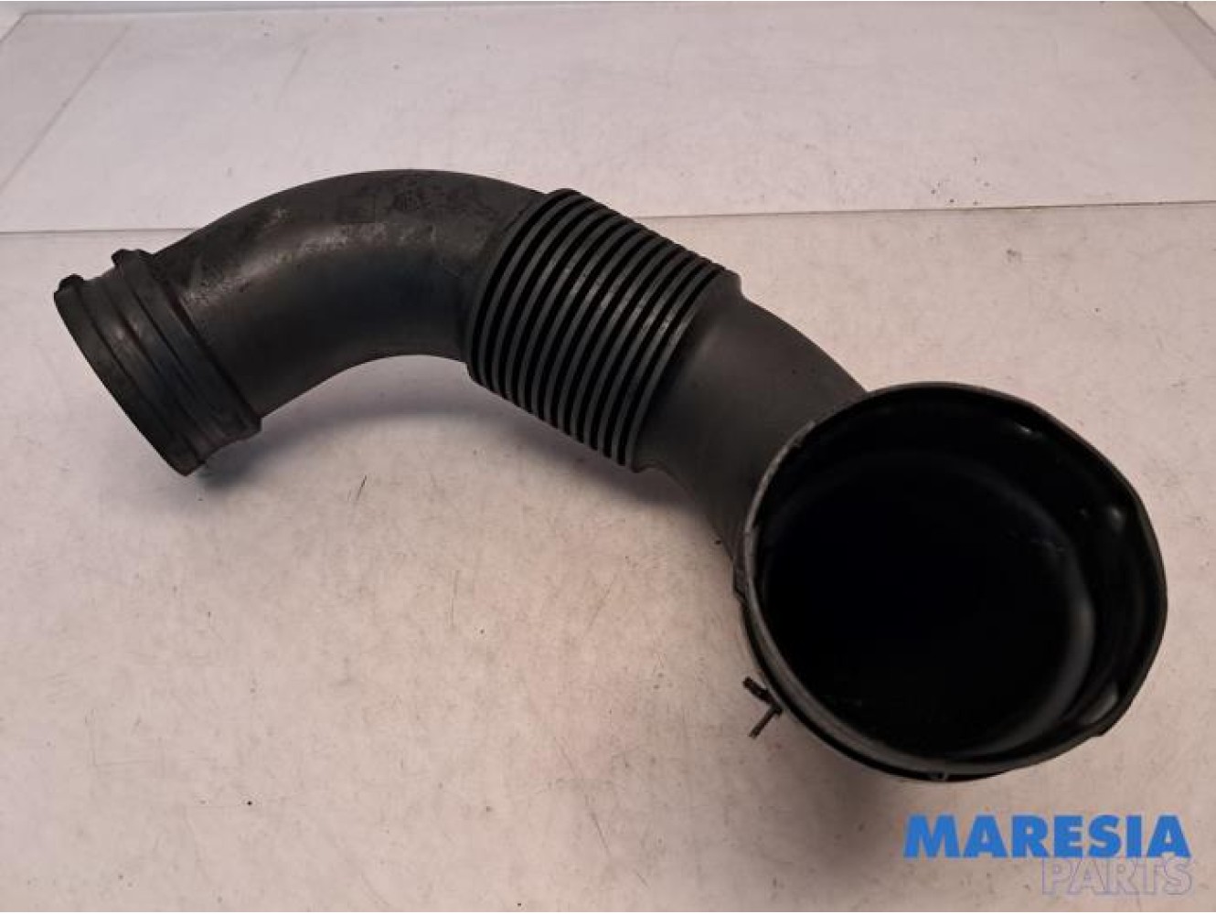 Renault - Trafic - Air intake hose