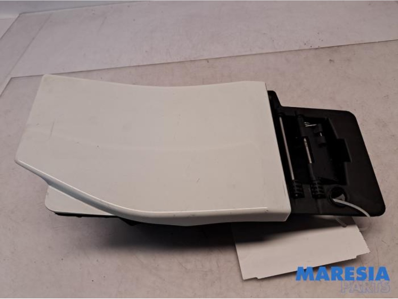 Renault - Trafic - Tank cap cover