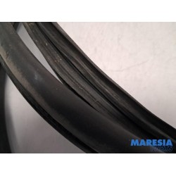 Renault - Trafic - Schuifdeur Rubber rechts