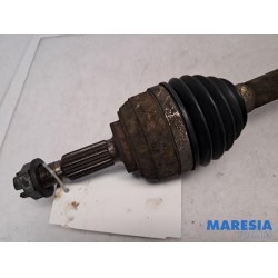 Renault - Clio - Front drive shaft, left
