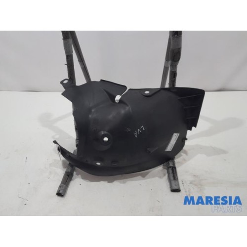 Renault - Clio - Wheel arch liner