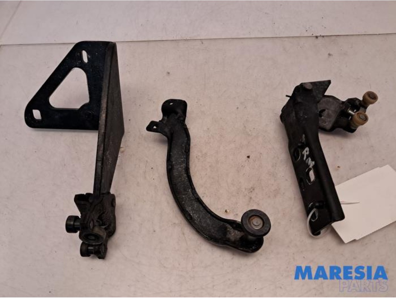 Renault - Trafic - Sliding door roller, right