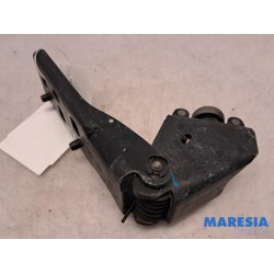 Renault - Trafic - Sliding door roller, right