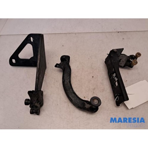 Renault - Trafic - Schiebetürrolle rechts