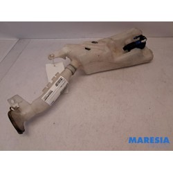 Renault - Clio - Front windscreen washer reservoir