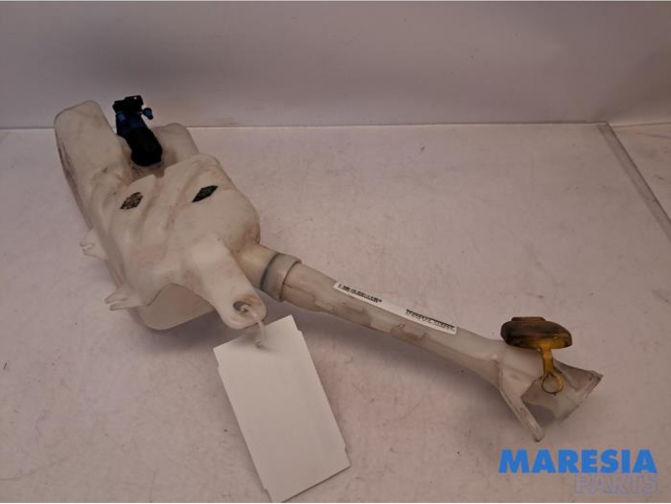 Renault - Clio - Front windscreen washer reservoir