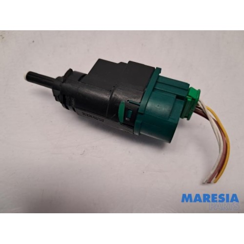 Renault - Trafic - Brake light switch