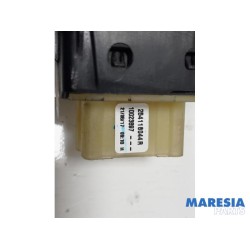 Renault - Trafic - Multi-functional window switch