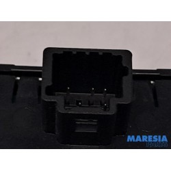 Renault - Trafic - Rear window heating switch