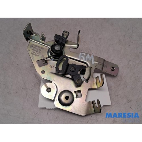 Renault - Trafic - Sliding door lock mechanism, right