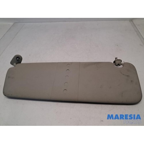 Renault - Trafic - Sun visor
