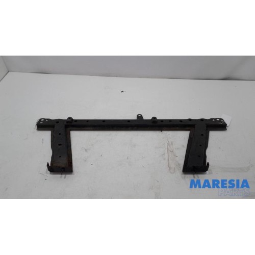 Renault - Clio - Radiator bar