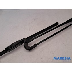 Peugeot - 107 - Front wiper arm