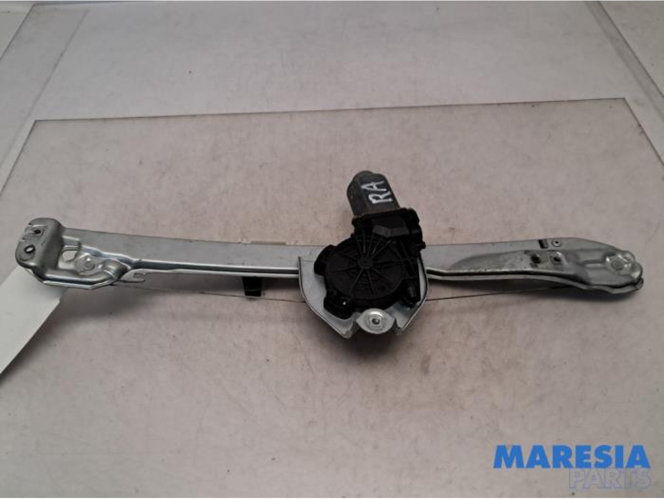Renault - Clio - Rear door window mechanism 4-door, right