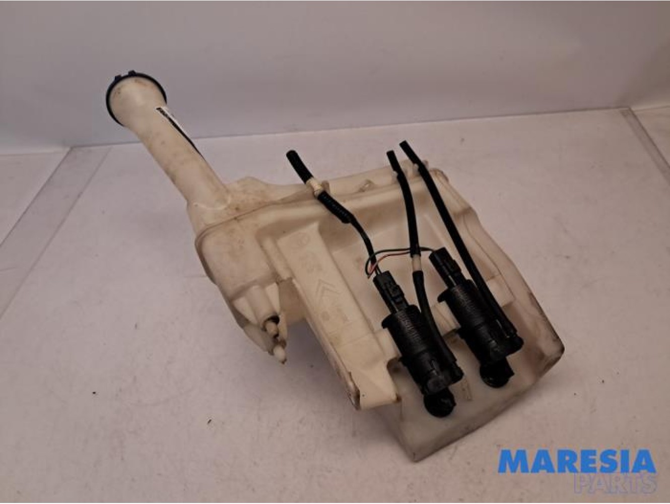 Peugeot - 107 - Front windscreen washer reservoir