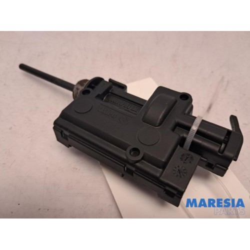 Renault - Clio - Tank flap lock motor