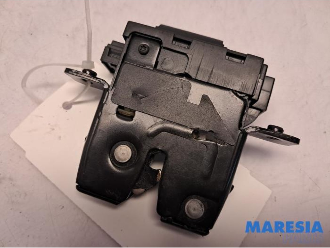 Renault - Clio - Tailgate lock mechanism