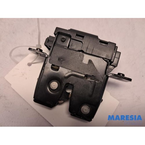 Renault - Clio - Tailgate lock mechanism