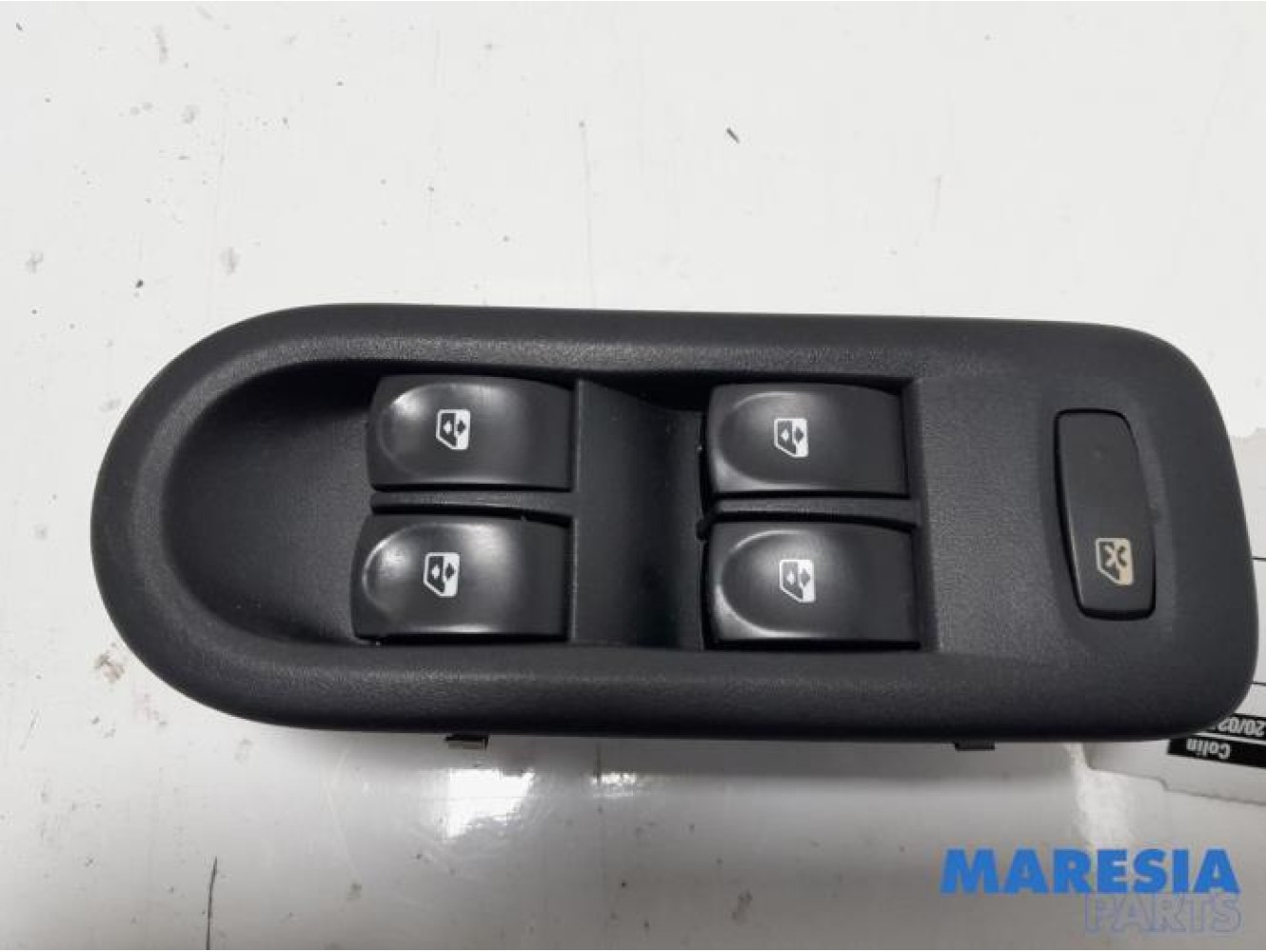 Renault - Clio - Multi-functional window switch